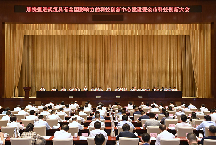 才聚荊楚布局武漢發(fā)展，勇?lián)萍甲粤⒆詮娛姑?/>
                            </div>
                            <div   id=