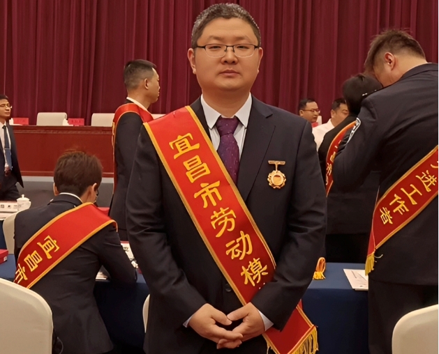 祝賀！微特工程師張艷波榮獲宜昌市“勞動模范”稱號